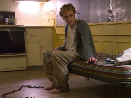 Eamon Farren en escena de película encadenado (2012)